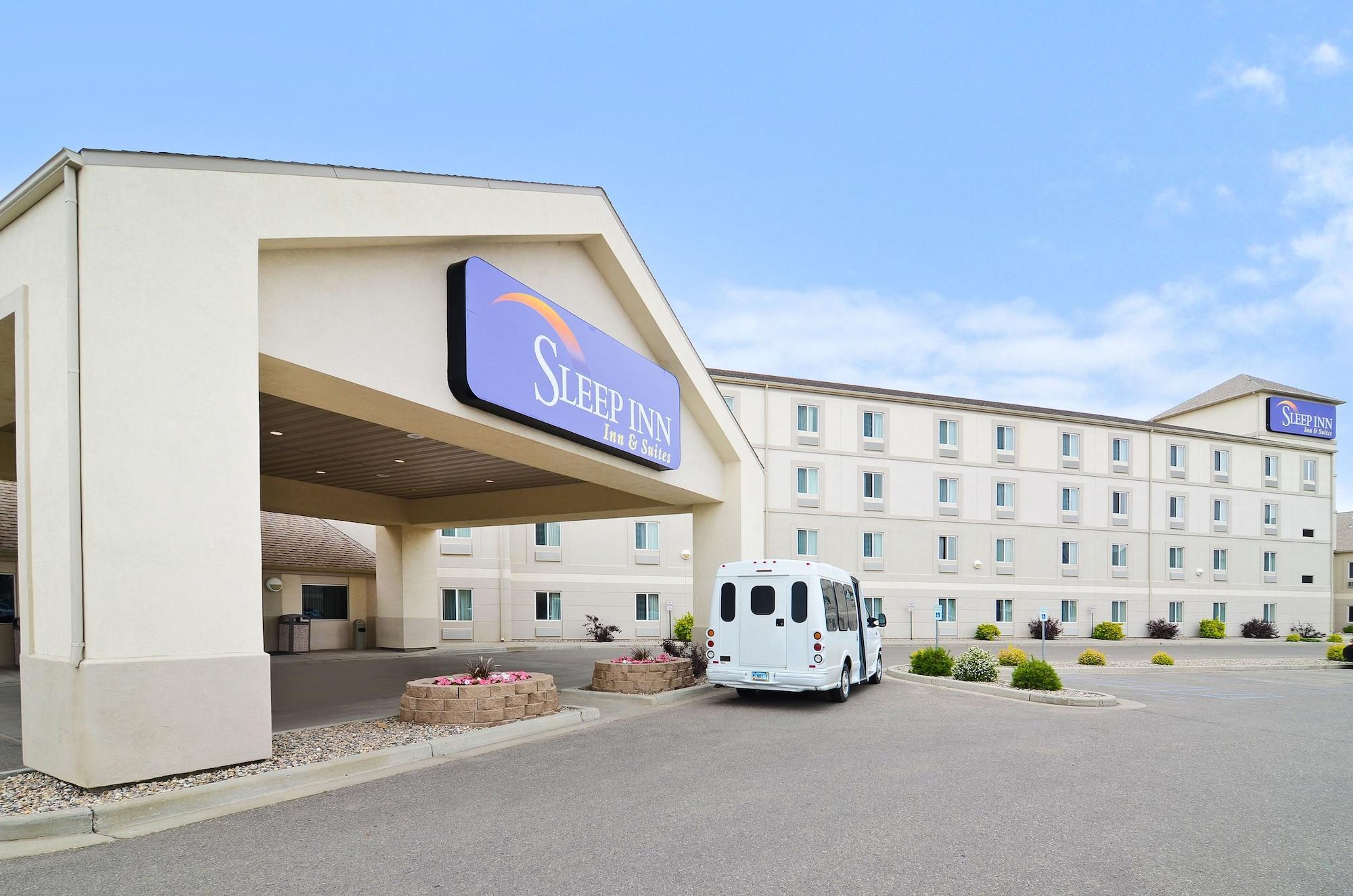 Sleep Inn & Suites Conference Center And Water Park Minot Exterior photo